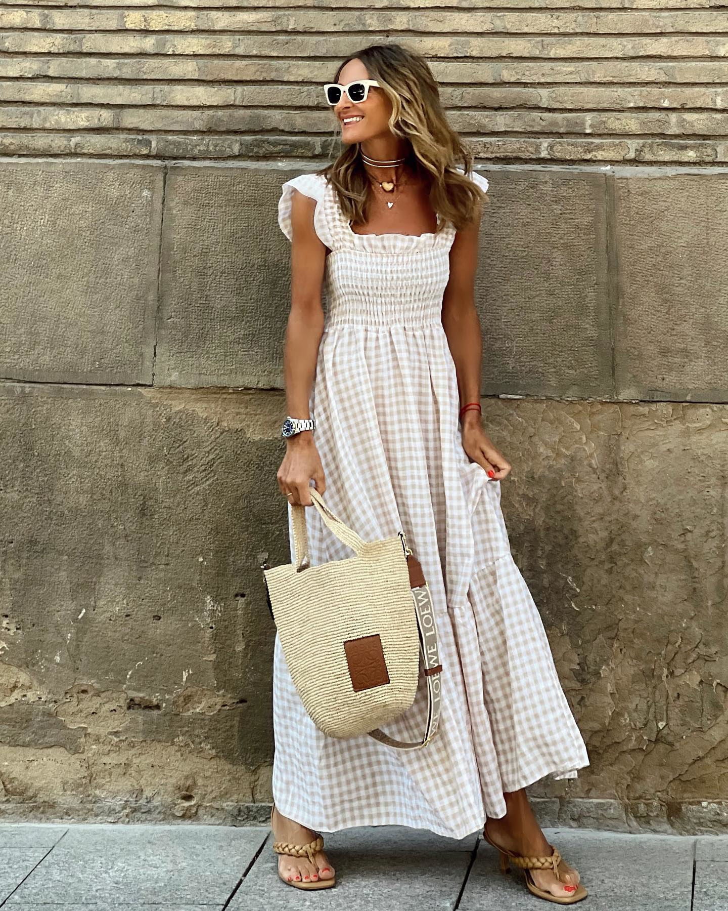 Robe maxi élégante à fronces et manches volantes