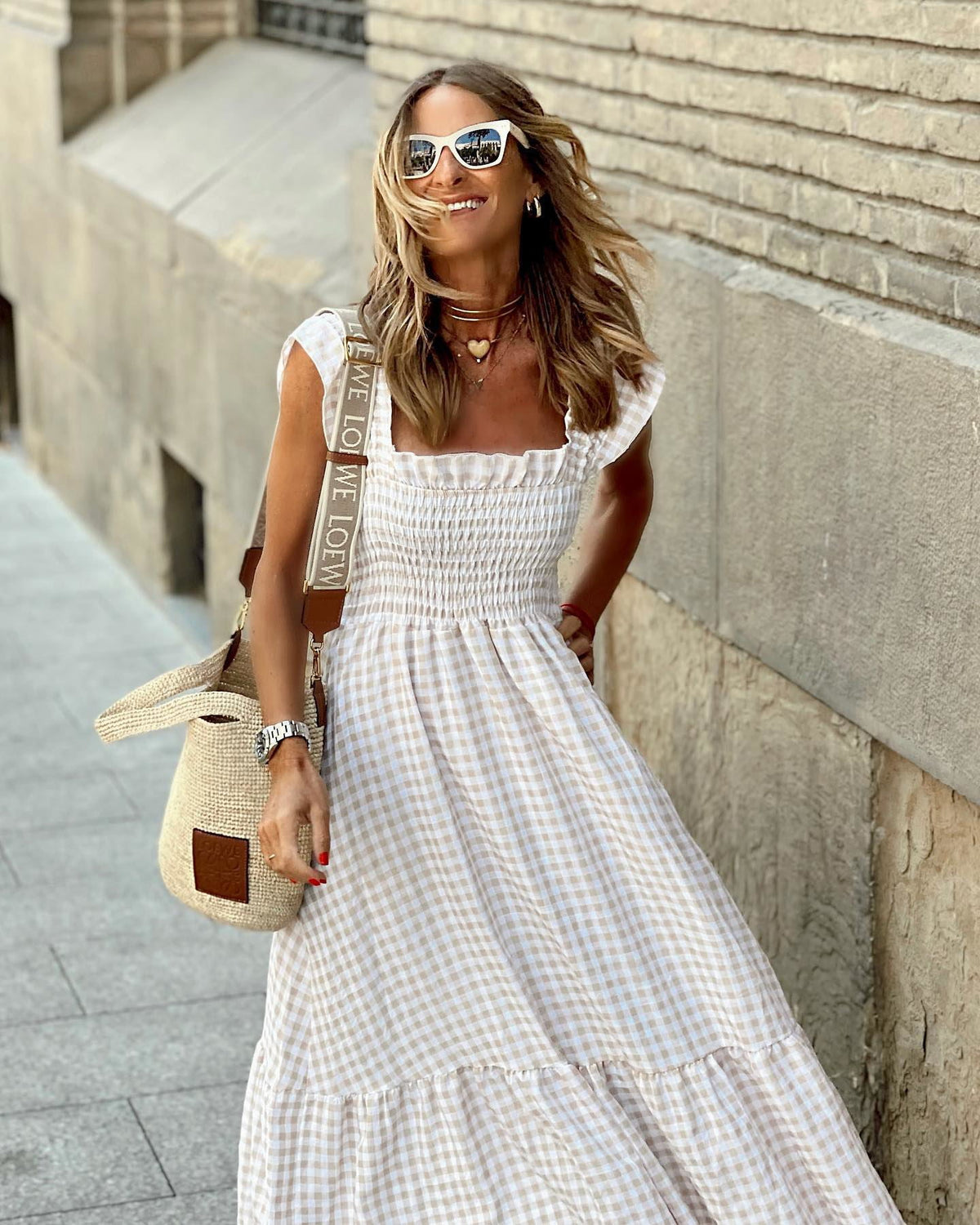 Robe maxi élégante à fronces et manches volantes