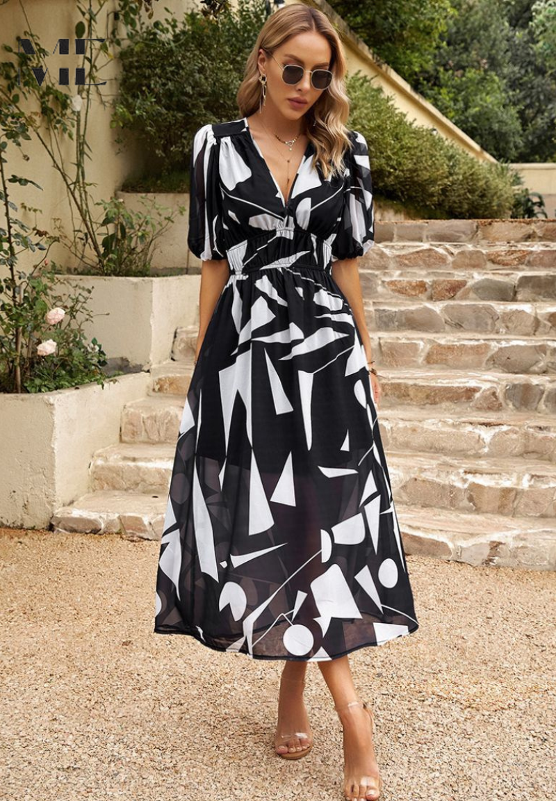 Robe midi fleurie en coupe évasée avec col en V pour femme
