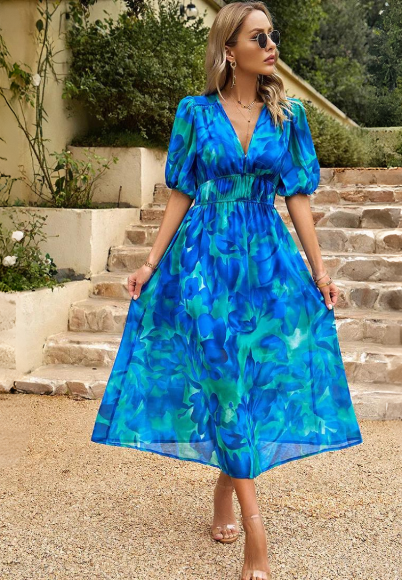 Robe midi fleurie en coupe évasée avec col en V pour femme