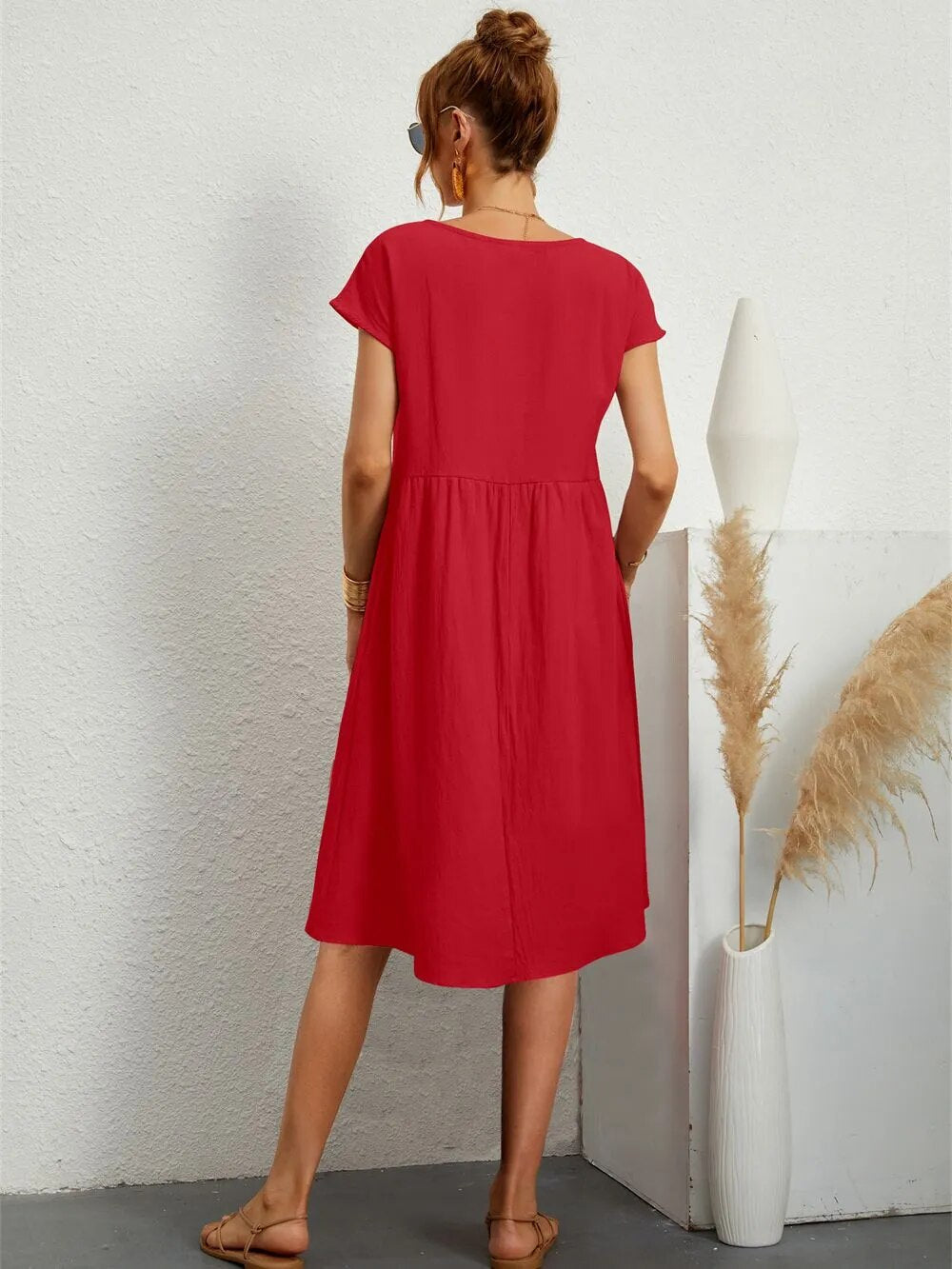 Robe midi trapèze à manches courtes et col rond