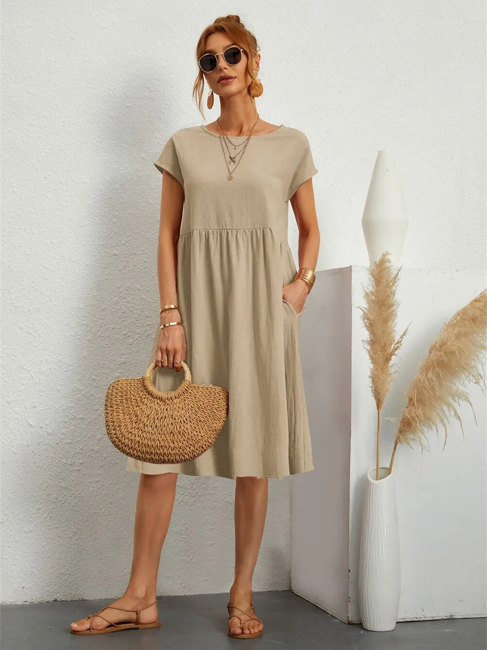 Robe midi trapèze à manches courtes et col rond