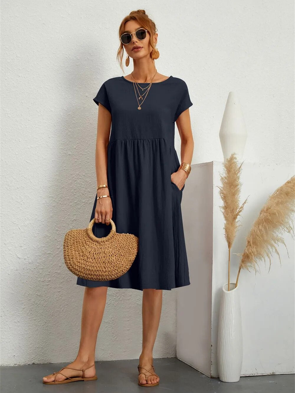Robe midi trapèze à manches courtes et col rond