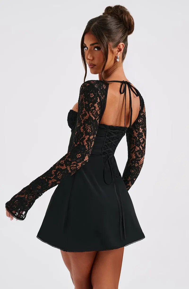 Robe mini évasée en dentelle à manches longues pour femme