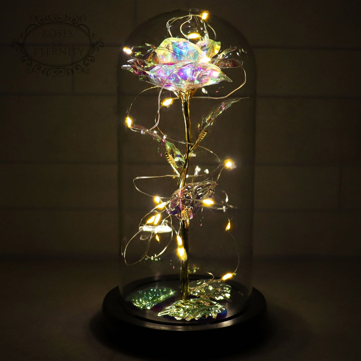 Rose éternelle dorée sous cloche en verre avec éclairage LED