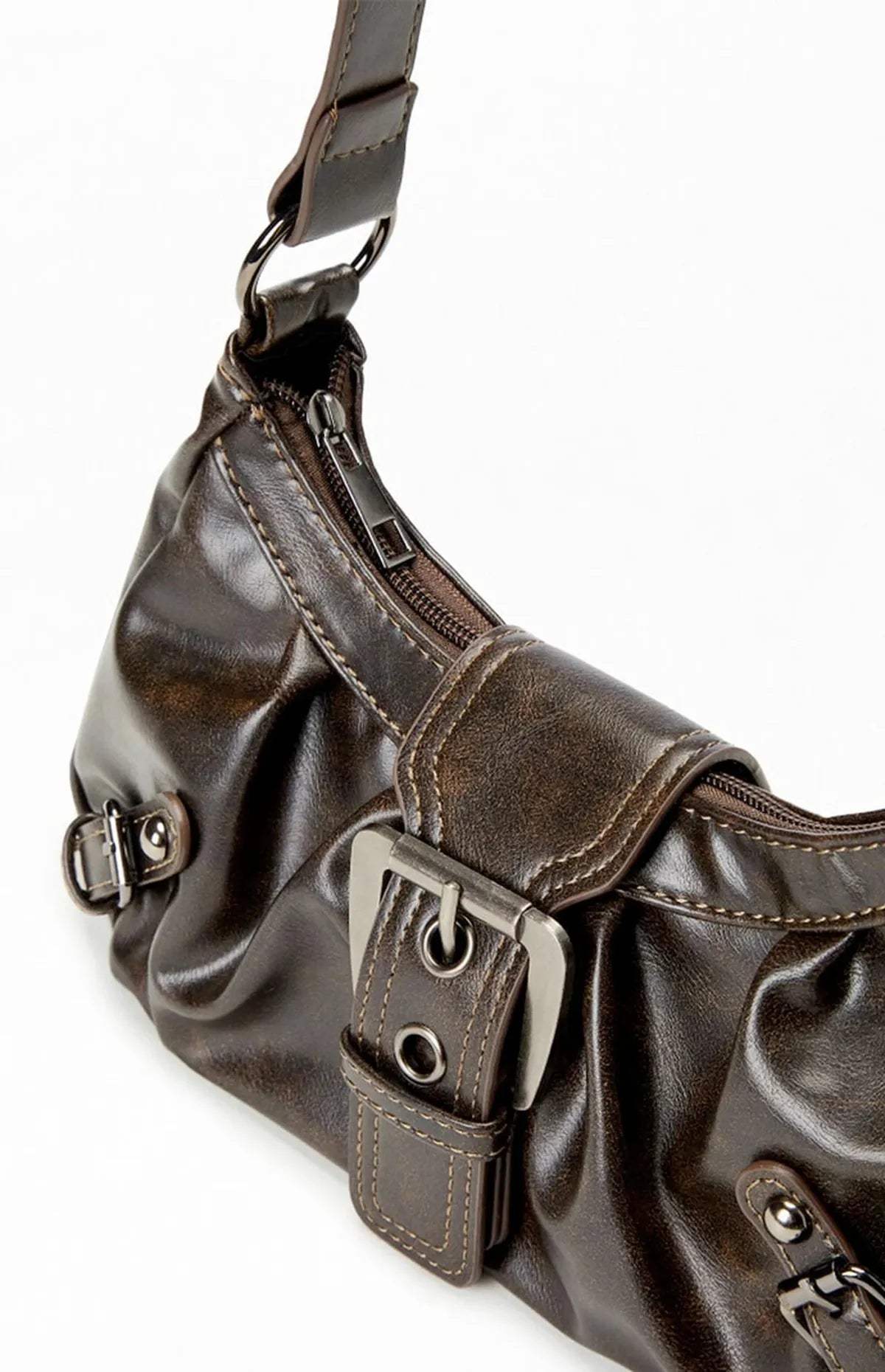 Sac porté épaule compact et élégant en cuir pour femme