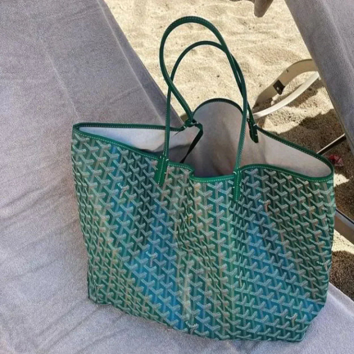Sac shopper de luxe élégant et spacieux bordeaux