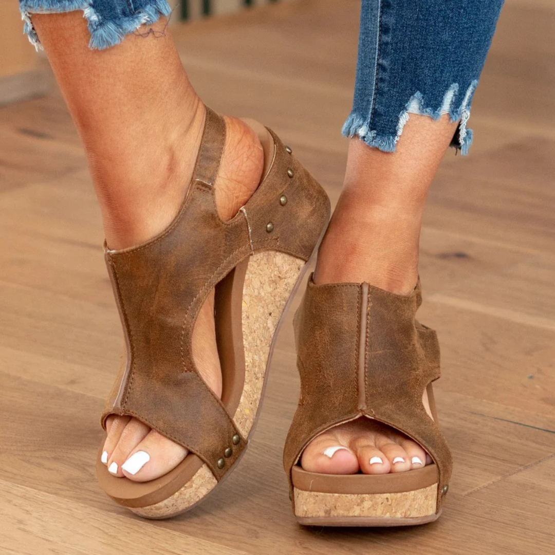 Sandales orthopédiques femme à talon compensé avec clous