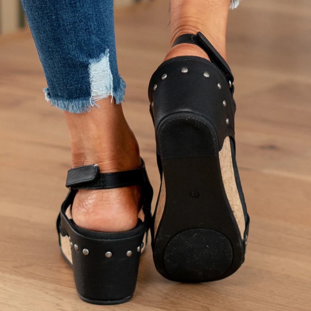 Sandales orthopédiques femme à talon compensé avec clous