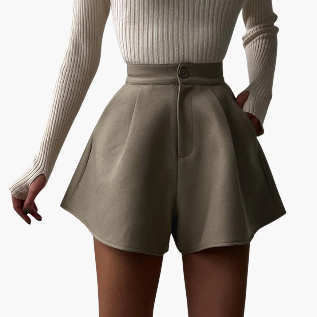 Short de femme élégant d'été coupe ample avec pinces