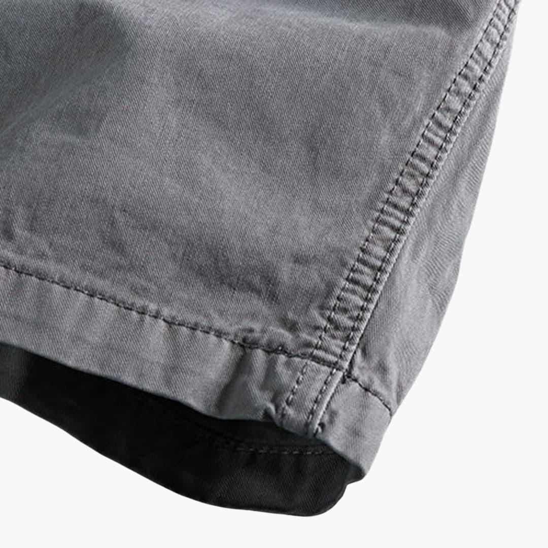 Short homme en tissu léger d'été avec poches et fermeture à bouton