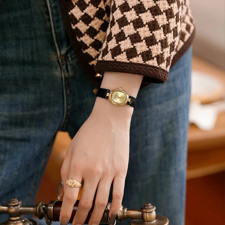 Sienna - Elegant Quartz Watch with Gold Dial