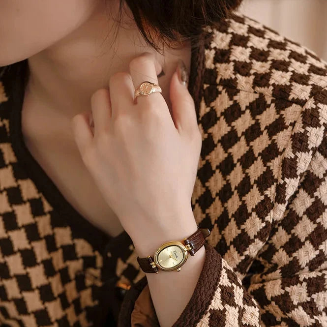 Sienna - Elegant Quartz Watch with Gold Dial