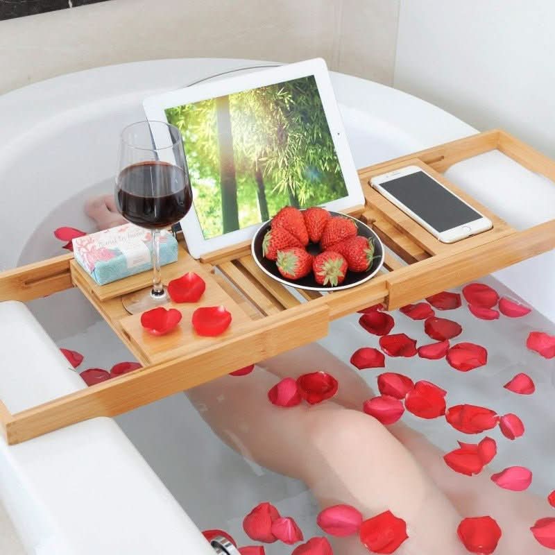 SOLAVERA – Luxurious Extendable Bamboo Bathtub Tray