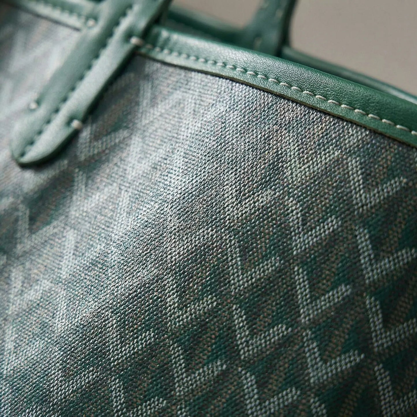 Spacieux sac shopper à motif graphique