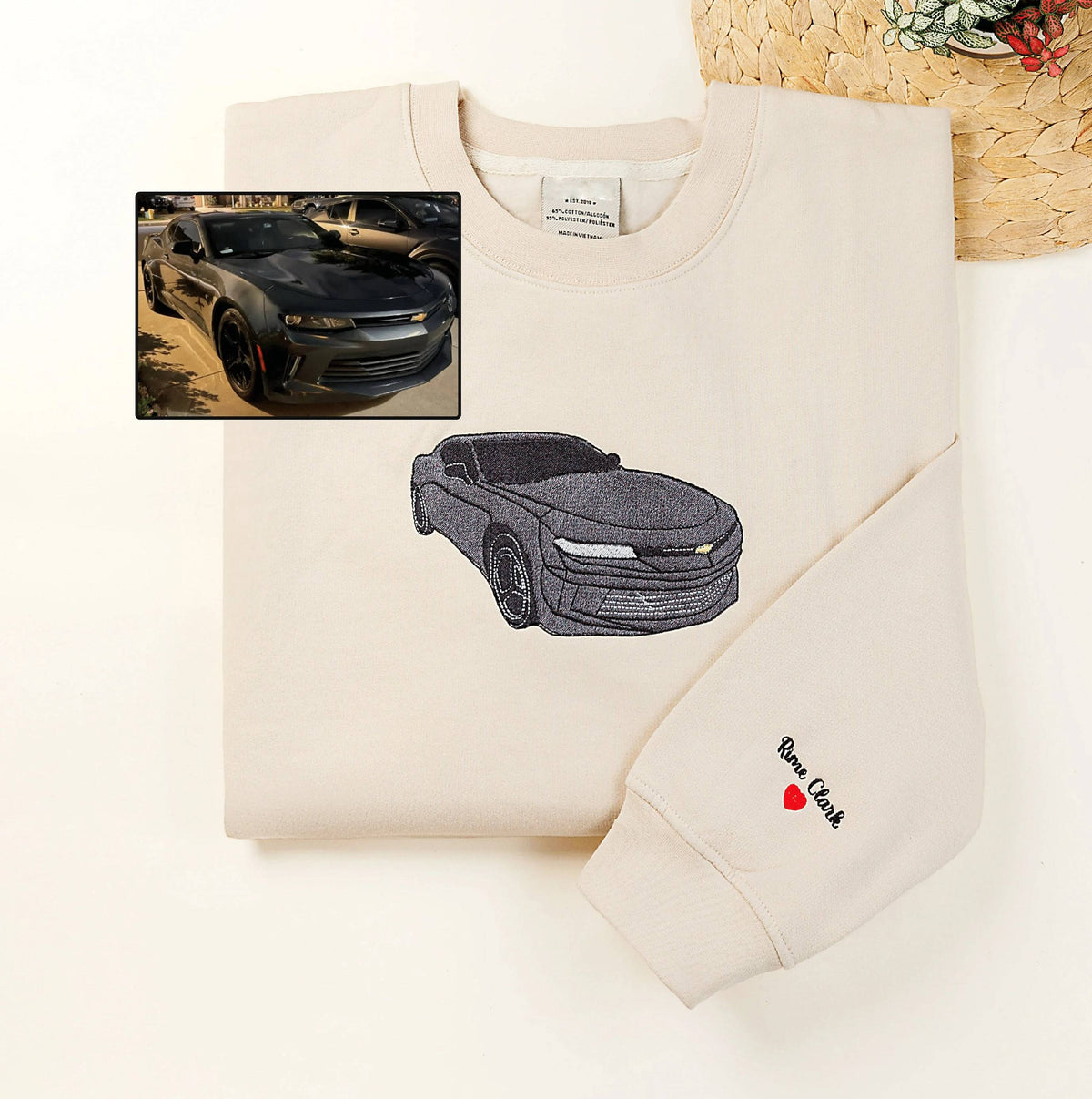 Sweat-shirt à capuche avec voiture brodée
