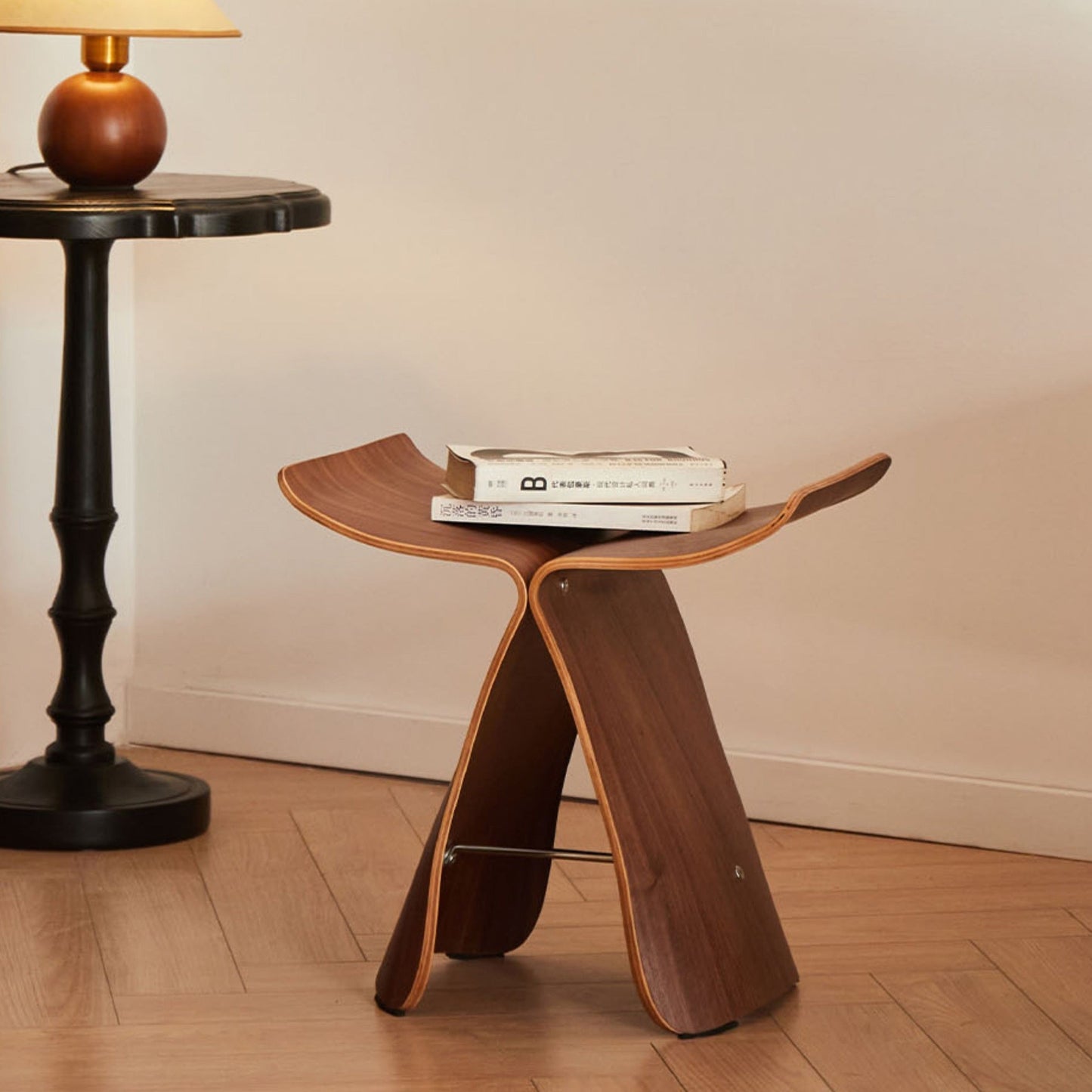 Tabouret Butterfly – Design intemporel pour le salon et l'entrée