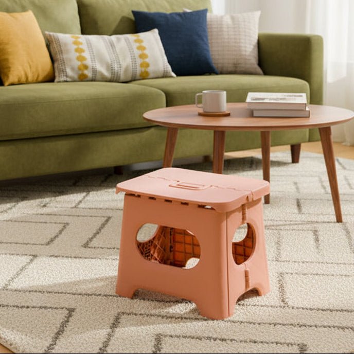 Tabouret pliant portable pour accès sécurisé en usage quotidien