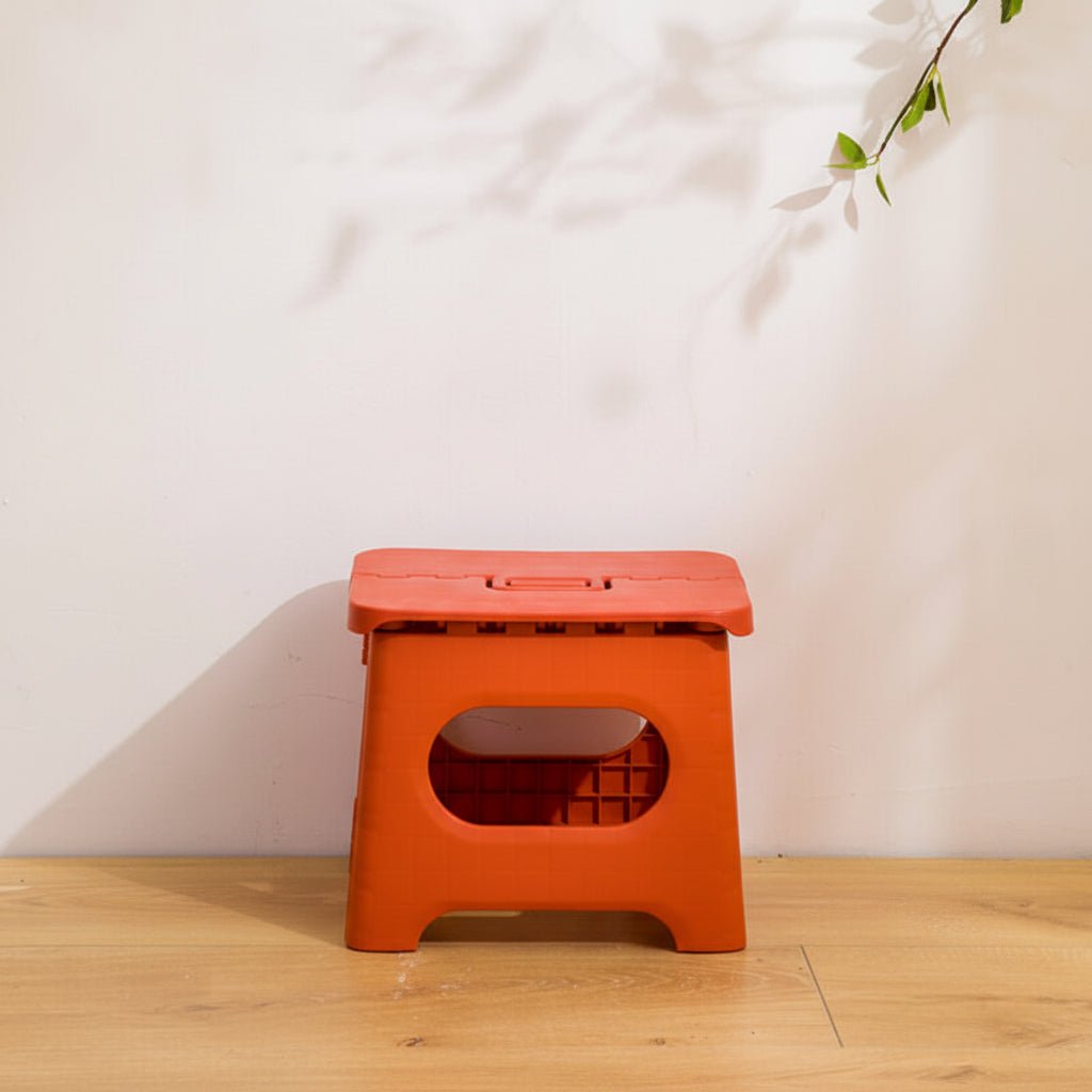 Tabouret pliant portable pour accès sécurisé en usage quotidien