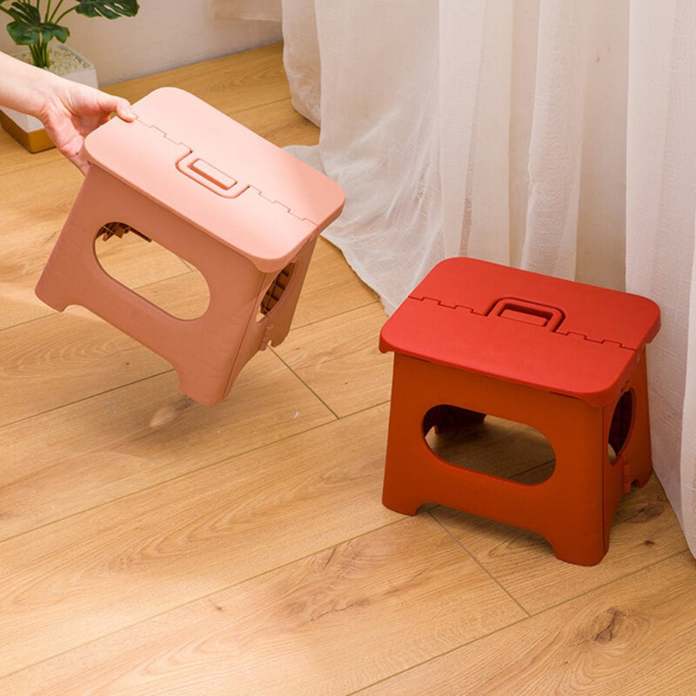 Tabouret pliant portable pour accès sécurisé en usage quotidien