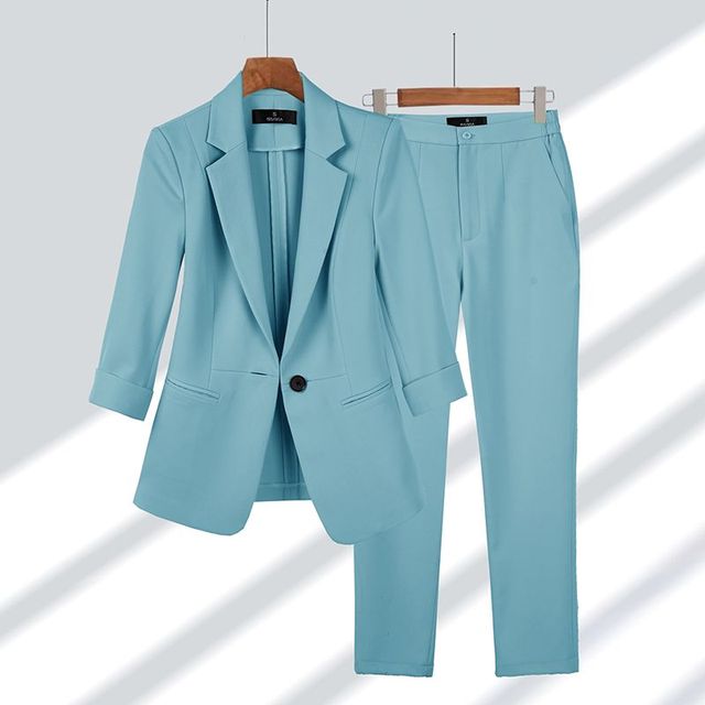 Tailleur deux pièces pour femme avec blazer et pantalon