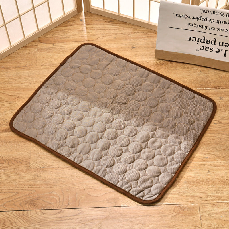 Tapis rafraîchissant pour animaux de compagnie – confort et soulagement pour les journées chaudes