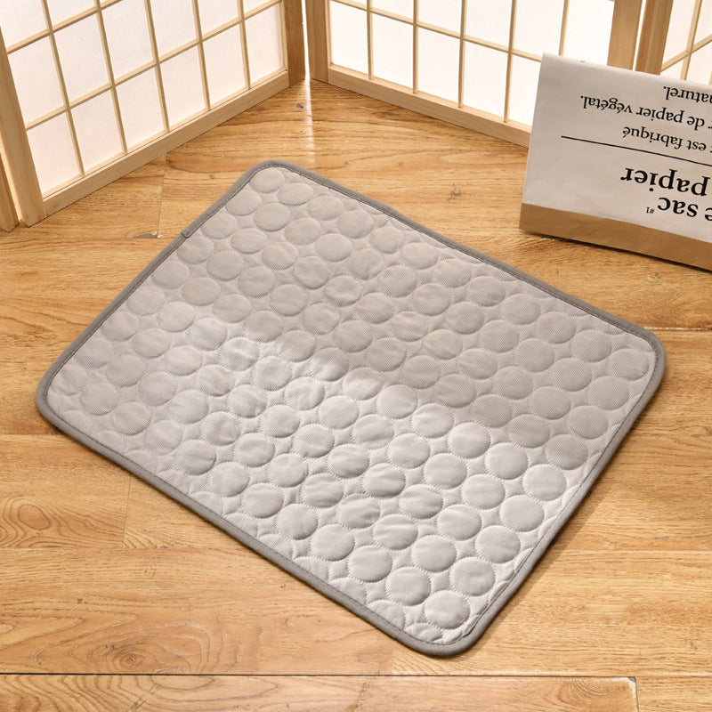 Tapis rafraîchissant pour animaux de compagnie – confort et soulagement pour les journées chaudes