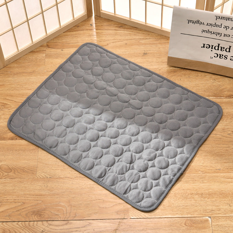 Tapis rafraîchissant pour animaux de compagnie – confort et soulagement pour les journées chaudes