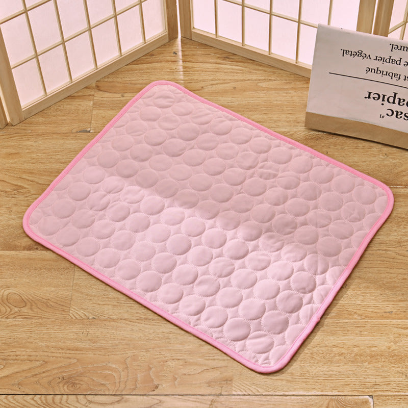 Tapis rafraîchissant pour animaux de compagnie – confort et soulagement pour les journées chaudes