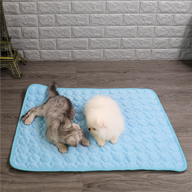 Tapis rafraîchissant pour animaux de compagnie – confort et soulagement pour les journées chaudes