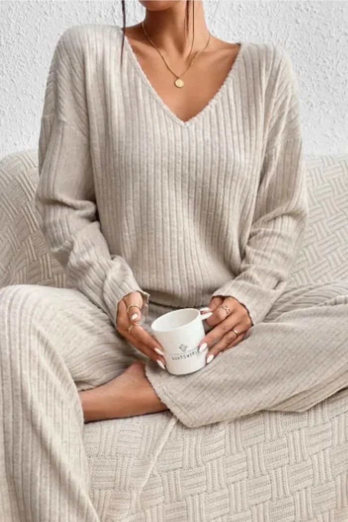 Tenue d'intérieur côtelée pour femme – texture douce et ensemble deux pièces