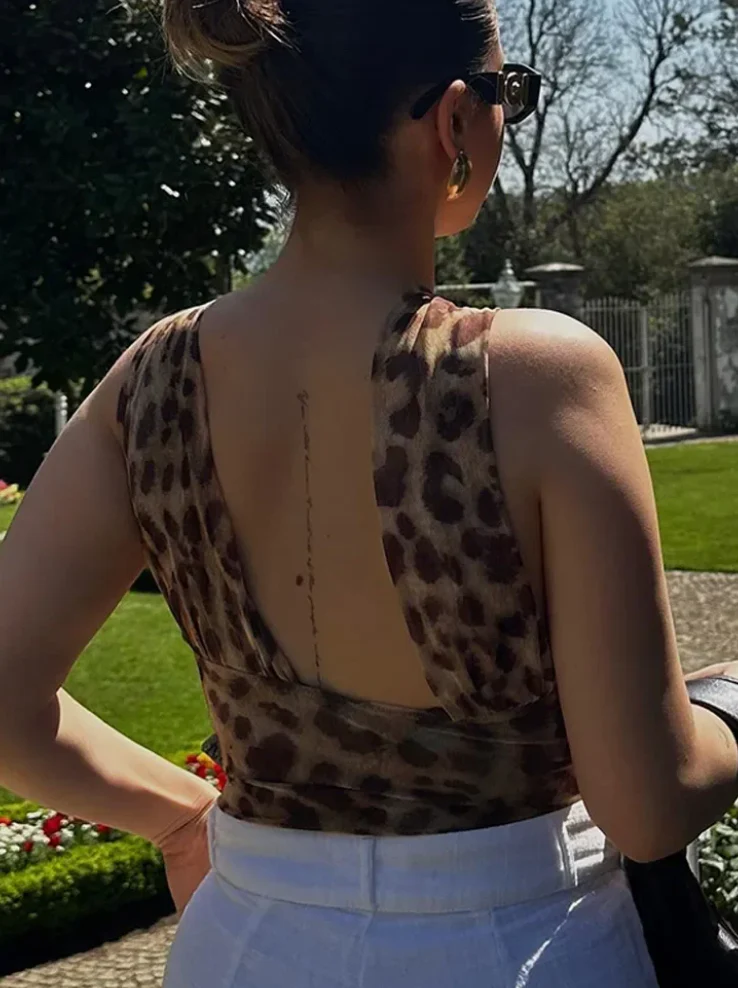 Top asymétrique à motif animal