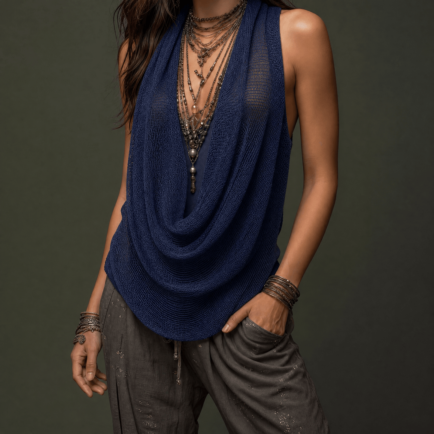 Top sans manches tricoté col halter drapé cowl