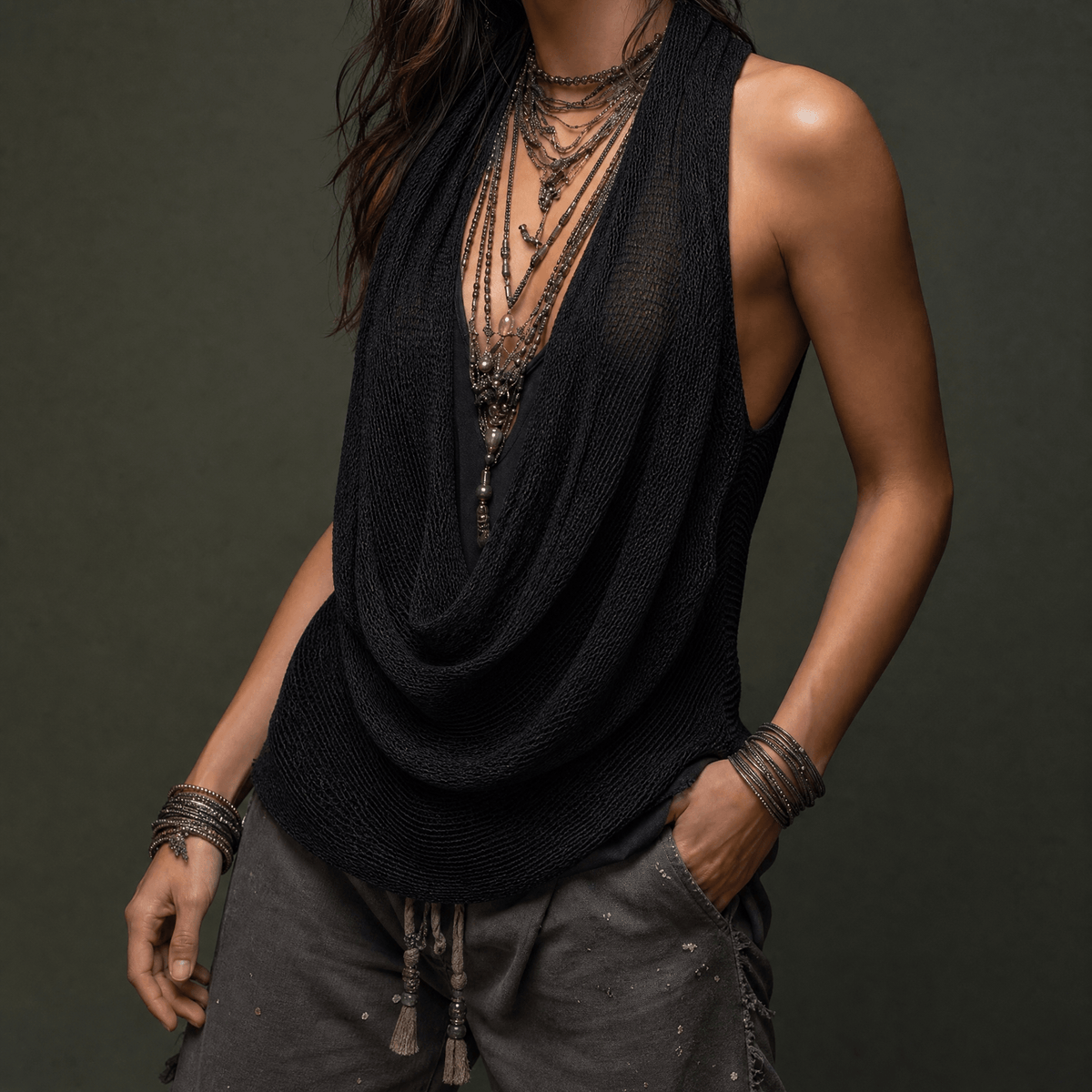 Top sans manches tricoté col halter drapé cowl