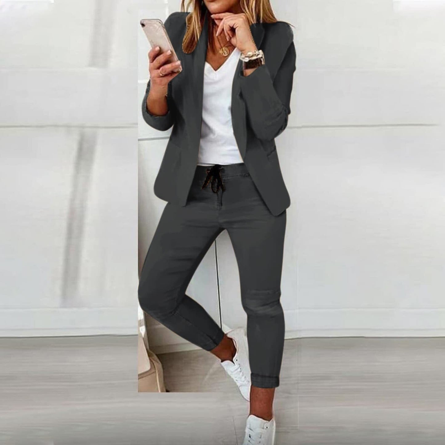 Valor | Fitted blazer and comfortable drawstring trousers