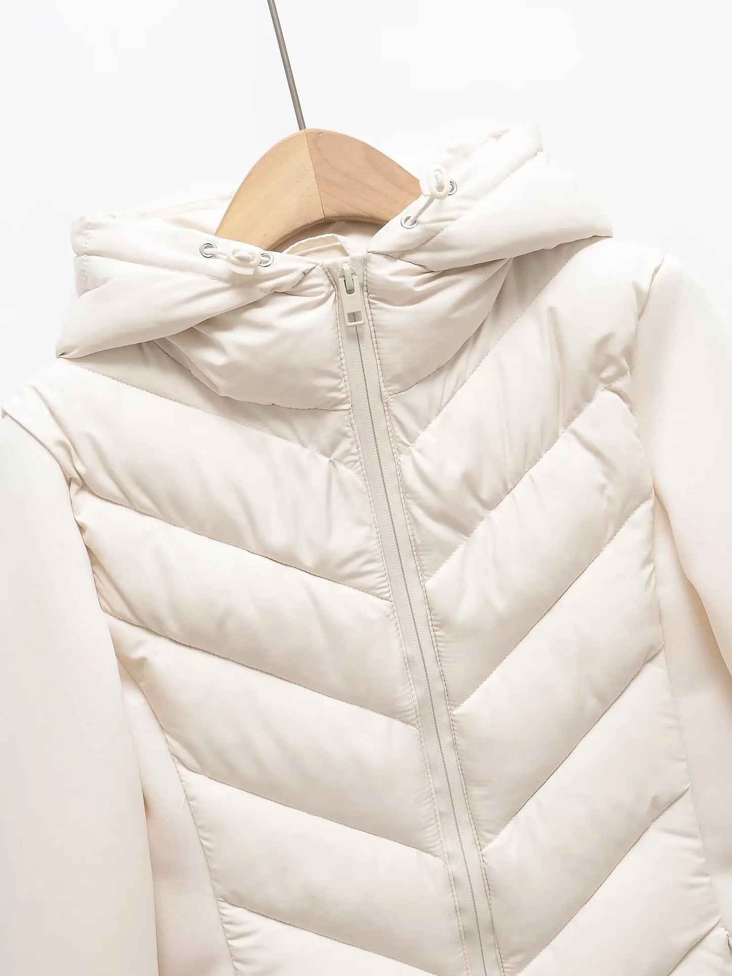 Veste d'hiver pour femme légèrement matelassée avec capuche et poches invisibles