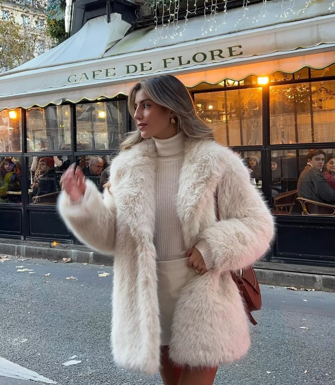 Veste de luxe en fausse fourrure coupe élégante, chaude et confortable