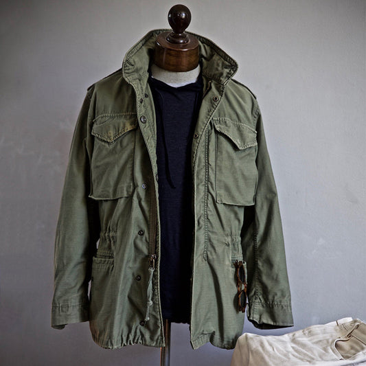 Veste militaire vintage avec capuche dissimulée