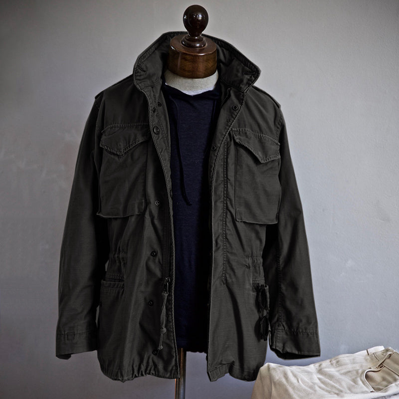 Veste militaire vintage avec capuche dissimulée
