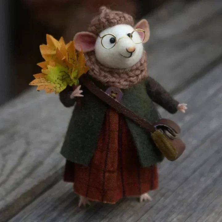 WhiskerWool™ – Handcrafted, Needle-Felted Mouse