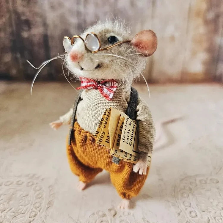 WhiskerWool™ – Handcrafted, Needle-Felted Mouse
