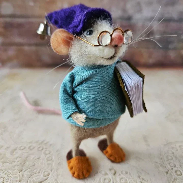 WhiskerWool™ – Handcrafted, Needle-Felted Mouse