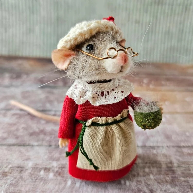 WhiskerWool™ – Handcrafted, Needle-Felted Mouse