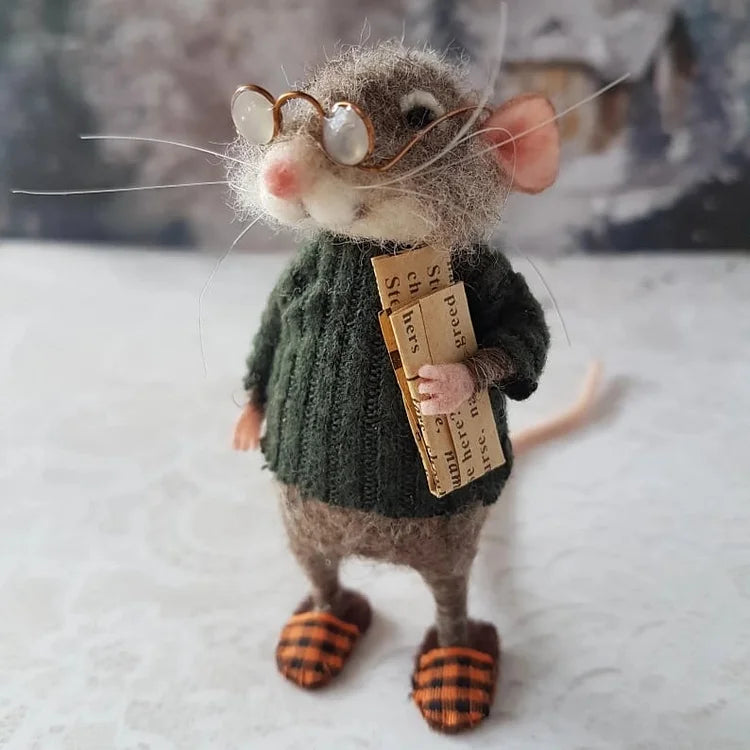 WhiskerWool™ – Handcrafted, Needle-Felted Mouse