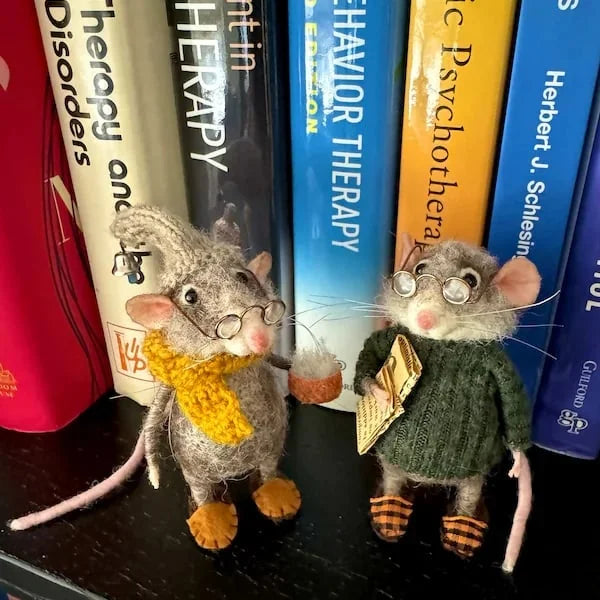 WhiskerWool™ – Handcrafted, Needle-Felted Mouse