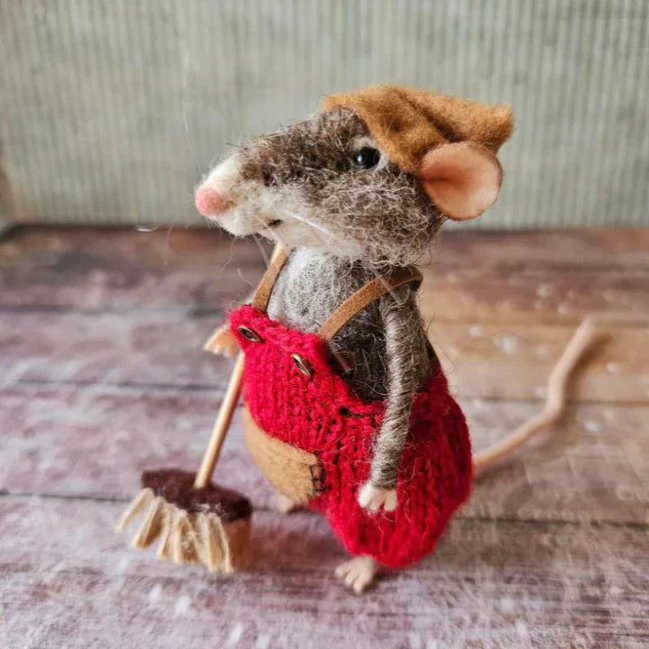 WhiskerWool™ – Handcrafted, Needle-Felted Mouse