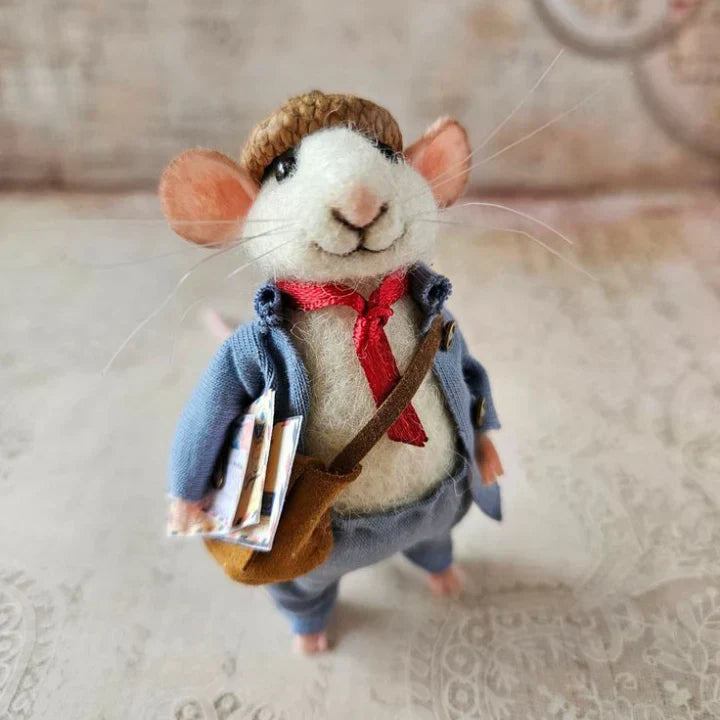 WhiskerWool™ – Handcrafted, Needle-Felted Mouse