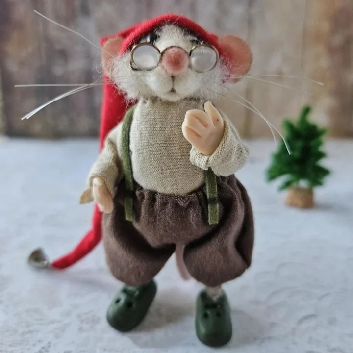 WhiskerWool™ – Handcrafted, Needle-Felted Mouse